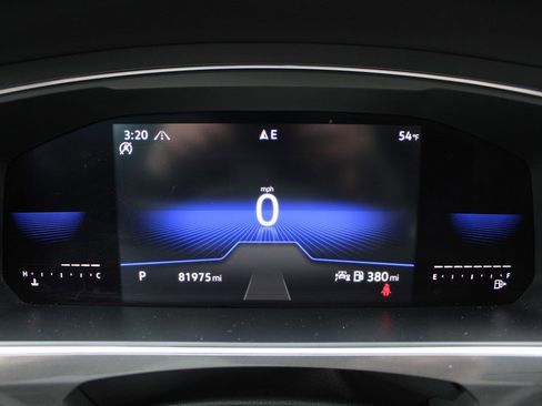 Used 2022 Volkswagen Tiguan SE R-Line image 8