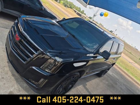 Used 2018 Cadillac Escalade Platinum AWD/4WD image 3