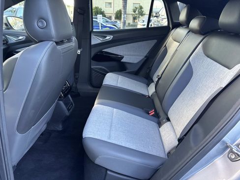 Used 2023 Volkswagen ID.4 Pro image 8