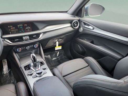 New 2025 Alfa Romeo Stelvio Sprint image 39