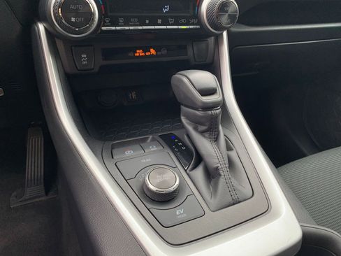 Used 2025 Toyota RAV4 LE image 40