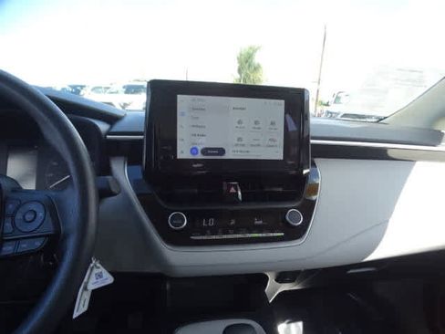 Used 2025 Toyota Corolla XLE FWD image 27