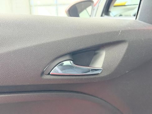 Used 2017 Chevrolet Cruze LS FWD image 19