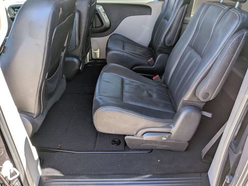 Used 2015 Chrysler Town & Country LX FWD image 21