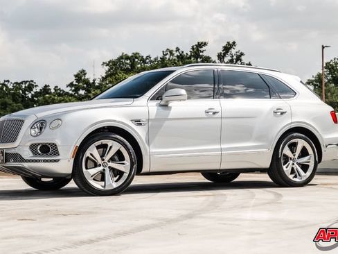 Used 2017 Bentley Bentayga AWD/4WD image 32