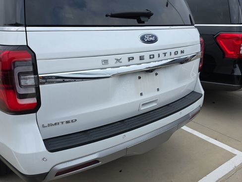 Used 2024 Ford Expedition Limited image 4