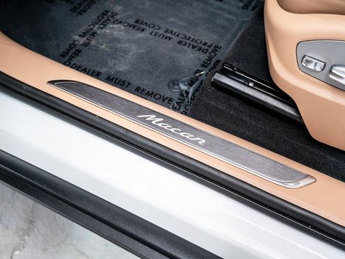 Used 2025 Porsche Macan image 25