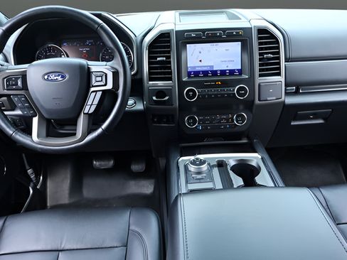 Used 2020 Ford Expedition XLT w/ Equipment Group 202A RWD image 16