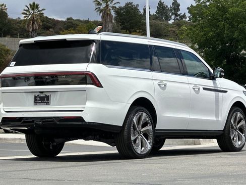 New 2026 Lincoln Navigator L Black Label AWD/4WD image 3