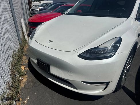 Used 2022 Tesla Model Y Long Range AWD/4WD image 1