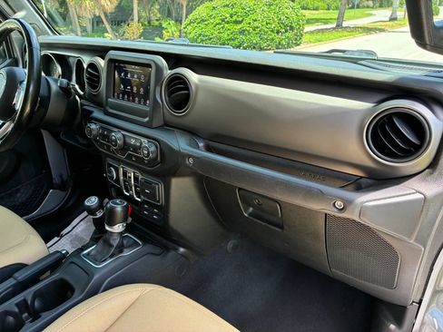 Used 2020 Jeep Gladiator Sport w/ Quick Order Package 24S AWD/4WD image 33