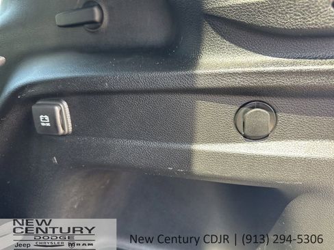 Used 2023 Jeep Grand Cherokee L Laredo AWD/4WD image 19