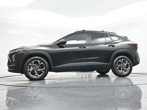 Used 2024 Chevrolet Trax LT w/ Sunroof Package FWD image 46