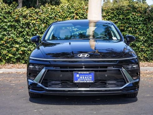 Used 2025 Hyundai Sonata Limited FWD image 2