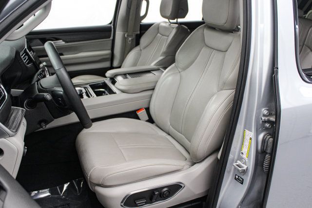 Used 2024 Jeep Wagoneer L Series II w/ Flexible Seating Group RWD image 15