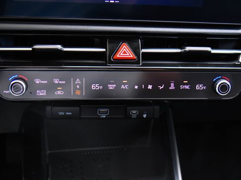 Used 2024 Kia Niro Wind FWD image 27