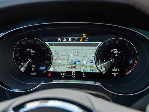 Used 2023 Bentley Bentayga Extended Wheelbase image 14