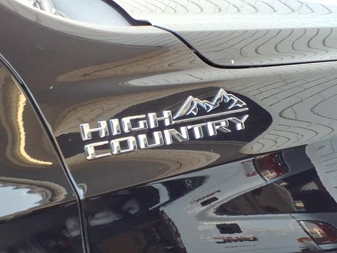 Used 2024 Chevrolet Suburban High Country AWD/4WD image 7