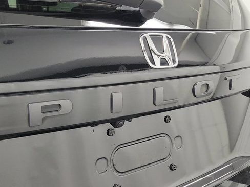 Certified 2025 Honda Pilot Touring image 7