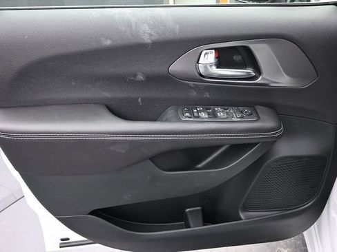 New 2026 Chrysler Voyager LX image 12