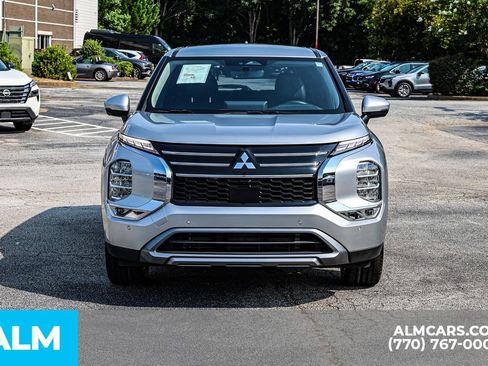 Used 2025 Mitsubishi Outlander SE FWD image 10