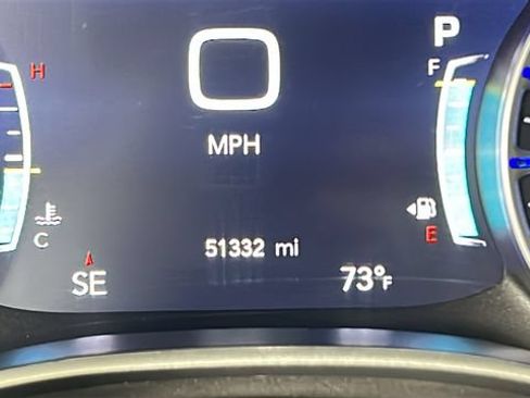 Used 2024 Chrysler Pacifica Touring-L FWD image 19