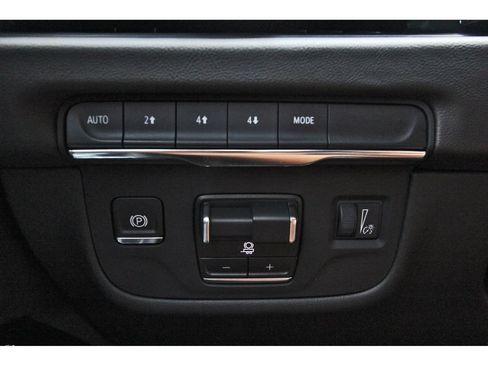 Used 2025 Cadillac Escalade Premium Luxury AWD/4WD image 20