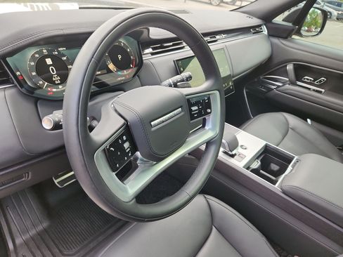 Used 2026 Land Rover Range Rover Long Wheelbase SE AWD/4WD image 4