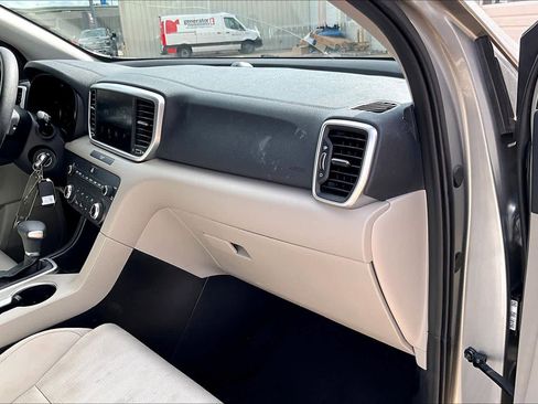 Used 2022 Kia Sportage LX image 17
