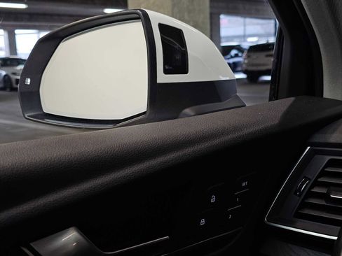Used 2020 Audi Q5 e Premium Plus w/ Premium Plus Package image 23