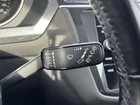 Used 2018 Volkswagen Tiguan SE w/ Panoramic Sunroof Package image 23