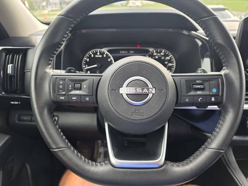 Used 2025 Nissan Pathfinder SV AWD/4WD image 10