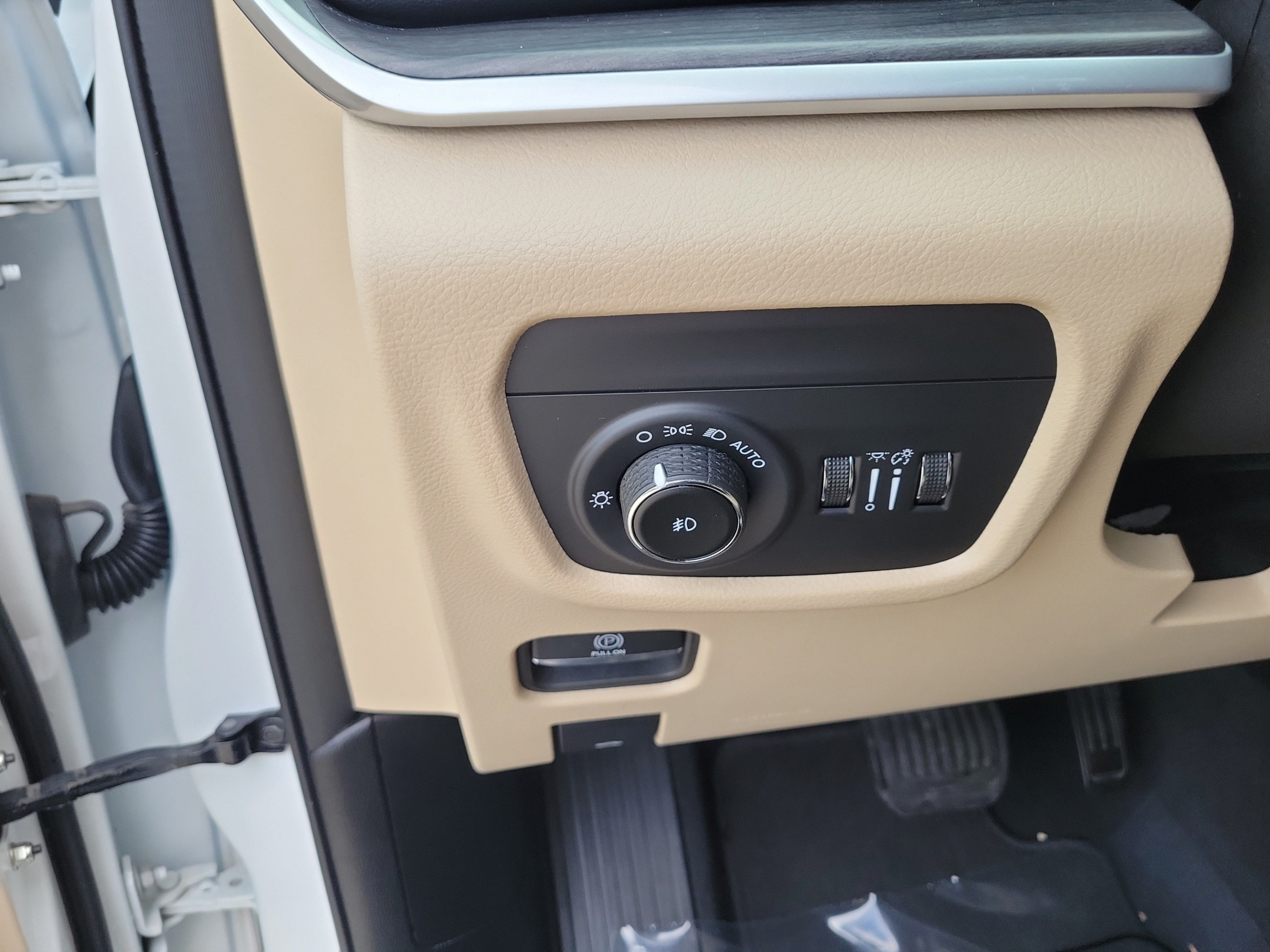 Used 2023 Jeep Grand Cherokee Limited AWD/4WD image 26