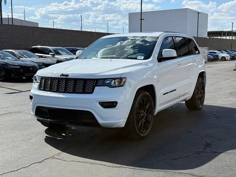 Used 2020 Jeep Grand Cherokee Altitude RWD image 10