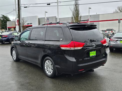 Used 2013 Toyota Sienna XLE image 5