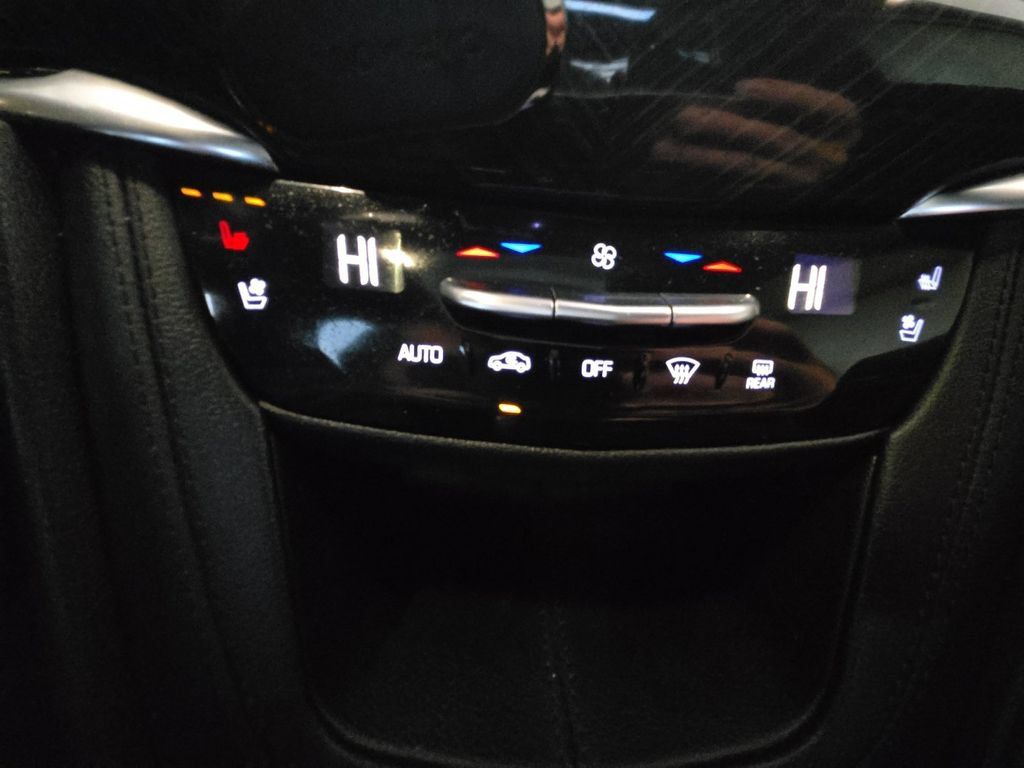 Used 2021 Cadillac XT6 Premium Luxury AWD/4WD image 17