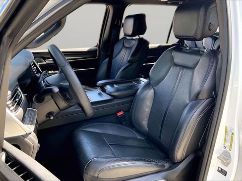 Certified 2024 Jeep Wagoneer L Series II w/ Flexible Seating Group AWD/4WD image 21