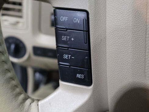 Used 2010 Ford Escape XLT image 29