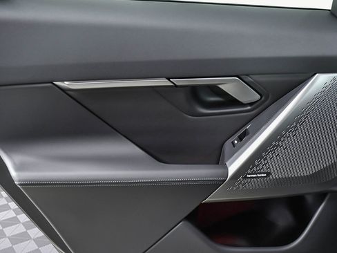 Used 2025 BMW i5 xDrive40 w/ Premium Package image 24