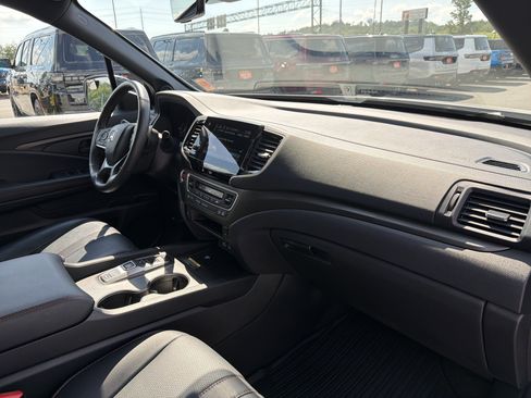 Used 2025 Honda Passport TrailSport image 29