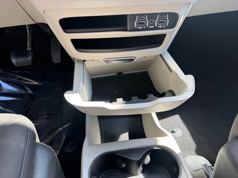 Used 2023 Chrysler Voyager LX FWD image 36