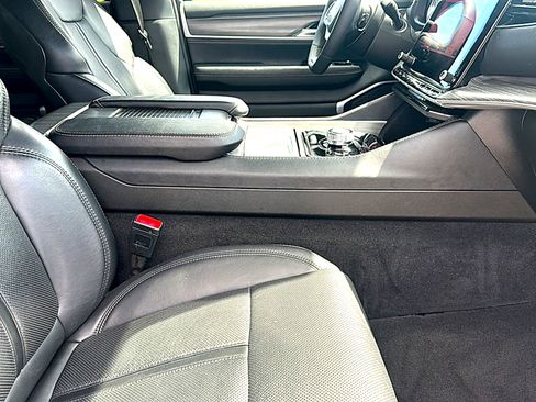Used 2024 Jeep Wagoneer L Series II w/ Flexible Seating Group RWD image 24