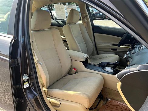 Used 2011 Honda Accord LX-P image 7
