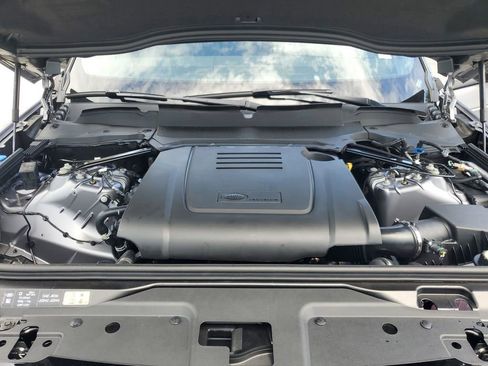 New 2025 Land Rover Discovery S image 30