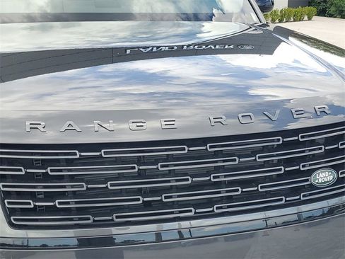 New 2025 Land Rover Range Rover Long Wheelbase SE image 10