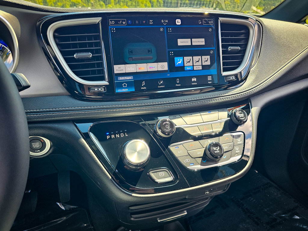 New 2027 Chrysler Pacifica Select FWD image 22