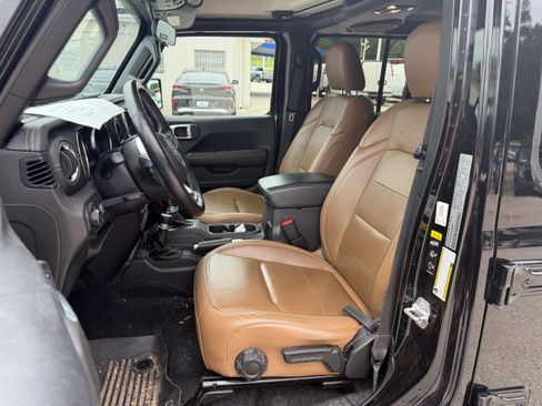 Used 2020 Jeep Wrangler Unlimited Sahara w/ Dual Top Group AWD/4WD image 13