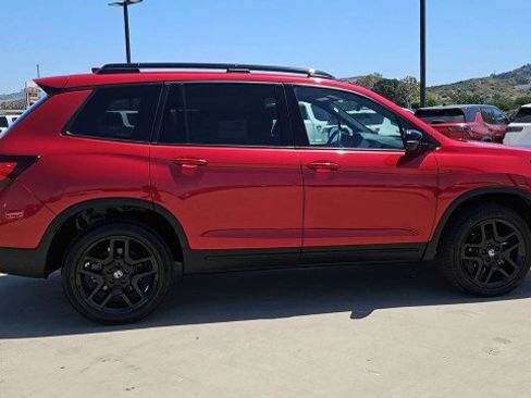 Used 2024 Honda Passport Black Edition image 9