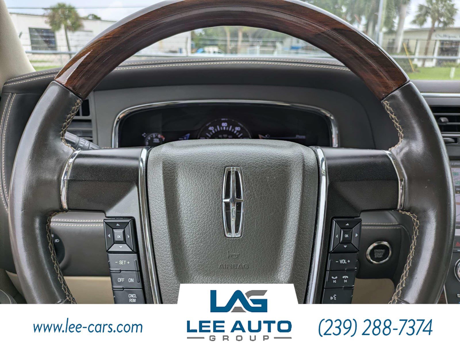 Used 2015 Lincoln Navigator 4WD w/ Equipment Group 101A Reserve image 25