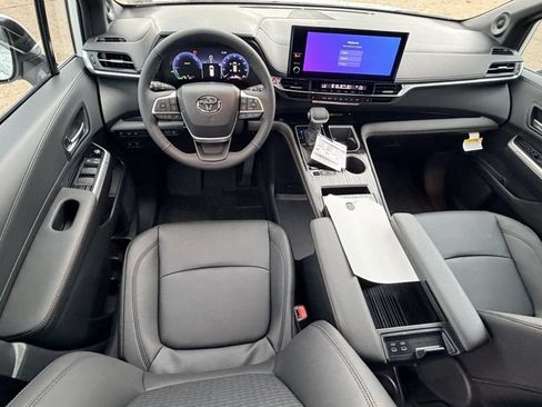 New 2026 Toyota Sienna XLE Woodland Edition AWD/4WD image 13